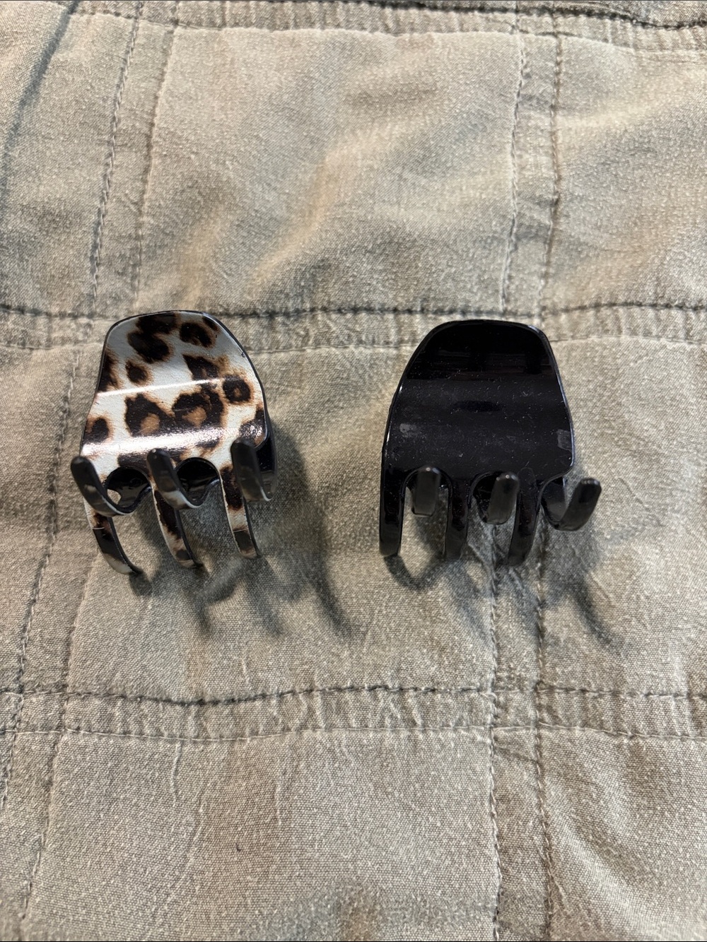 Set of 2 Women’s Hair Claw Clips - Black & Leopard